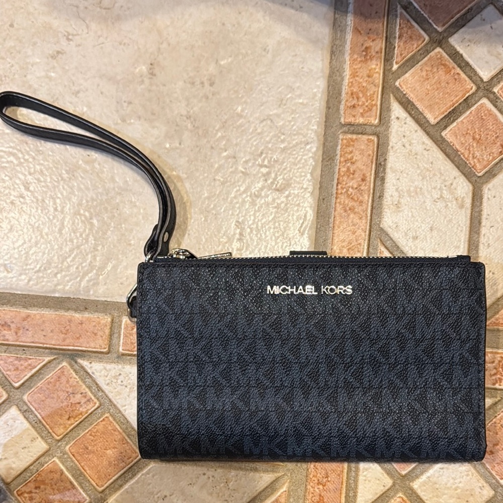 Michael Kors Dark Patterned Wristlet